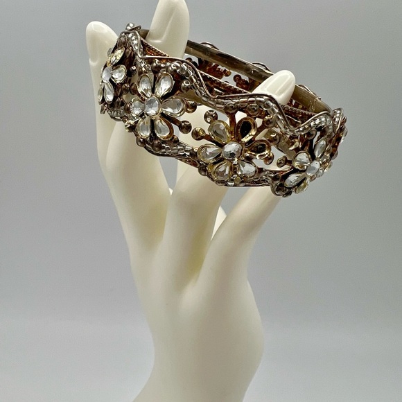 Vintage Floral Rhinestone Gold Tone Bracelet - Picture 4 of 8
